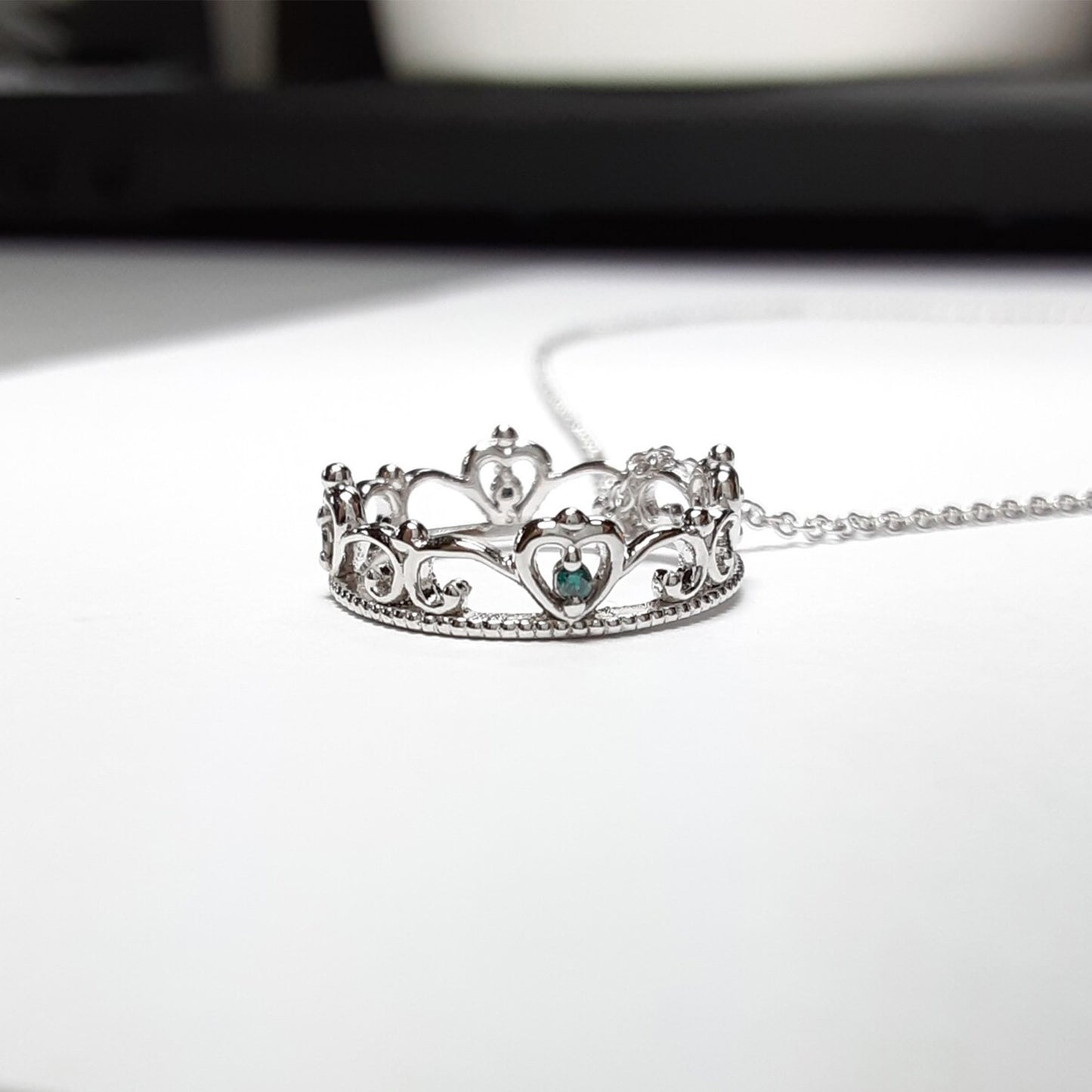 小碎石皇冠吊墜項鏈 Crown Pendant Necklace