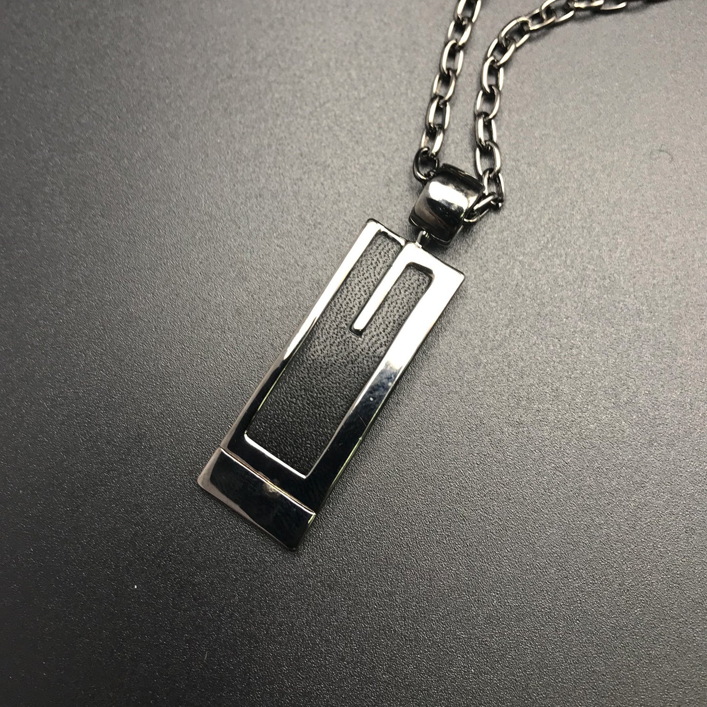 男士項鏈連G字吊牌 Men Necklace with a Letter G Plate